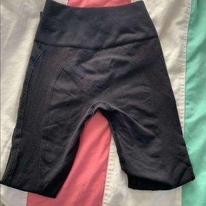 l black rare discontinued lululemon athletics size two seamless leggings